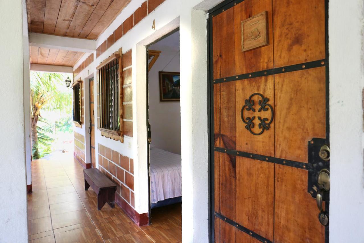Vinas Hotel Lanquín Eksteriør bilde