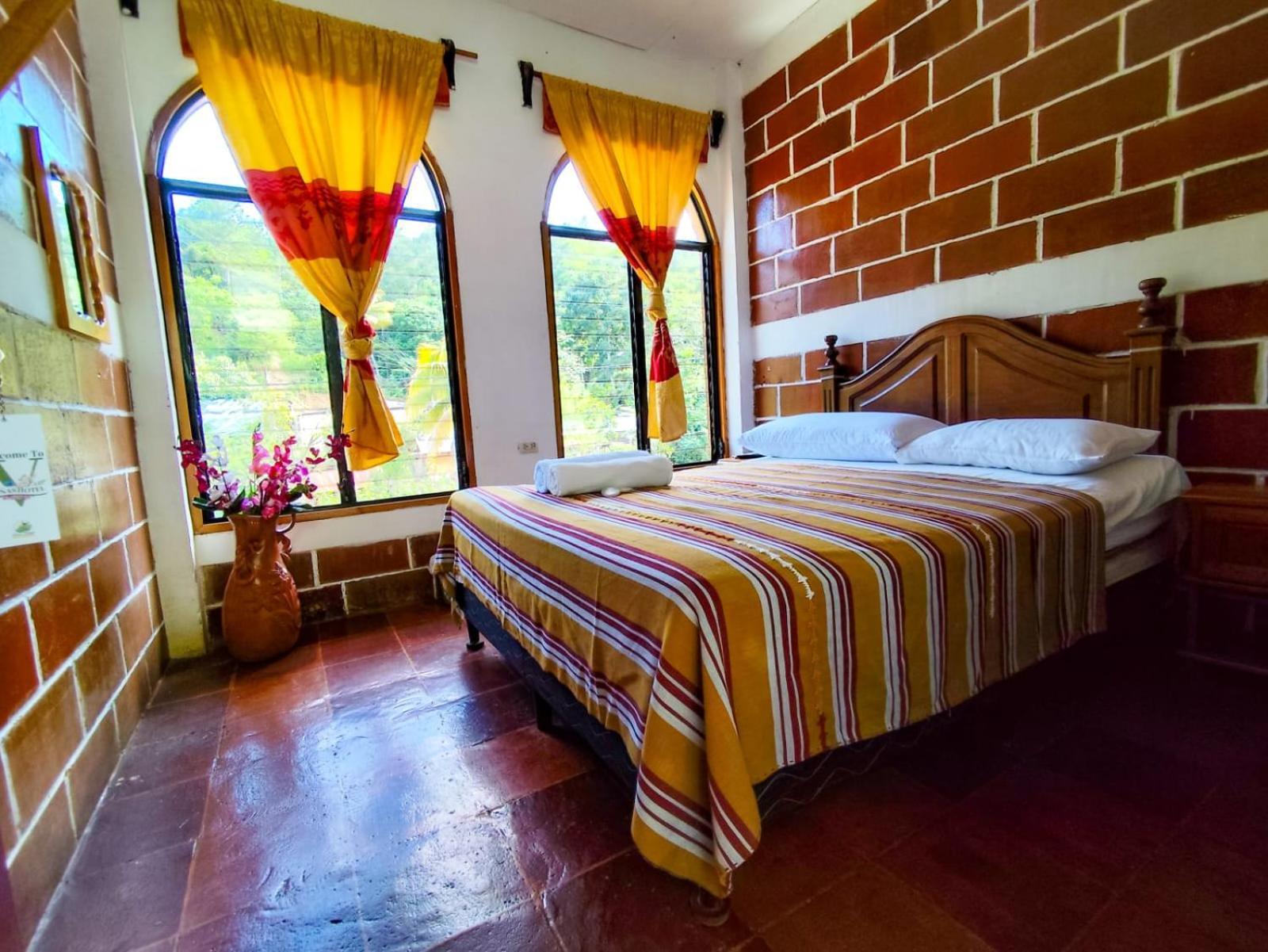 Vinas Hotel Lanquín Rom bilde
