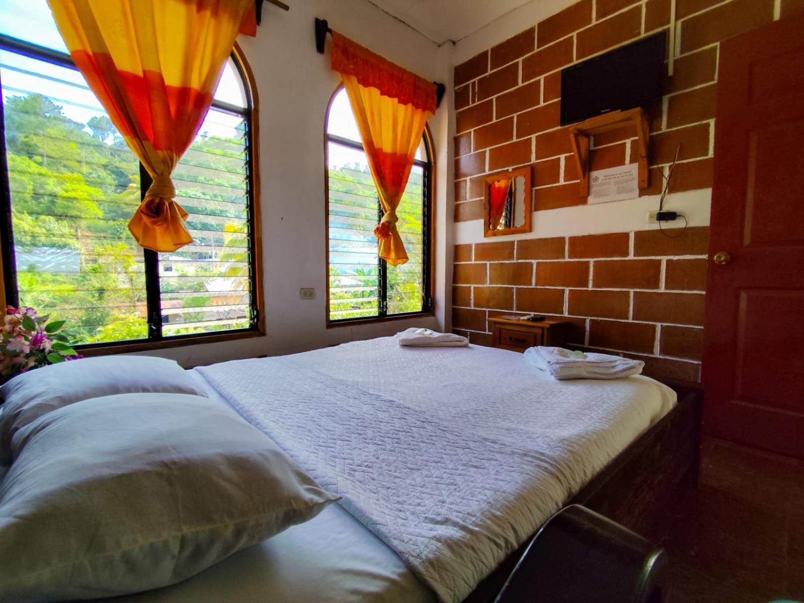 Vinas Hotel Lanquín Rom bilde